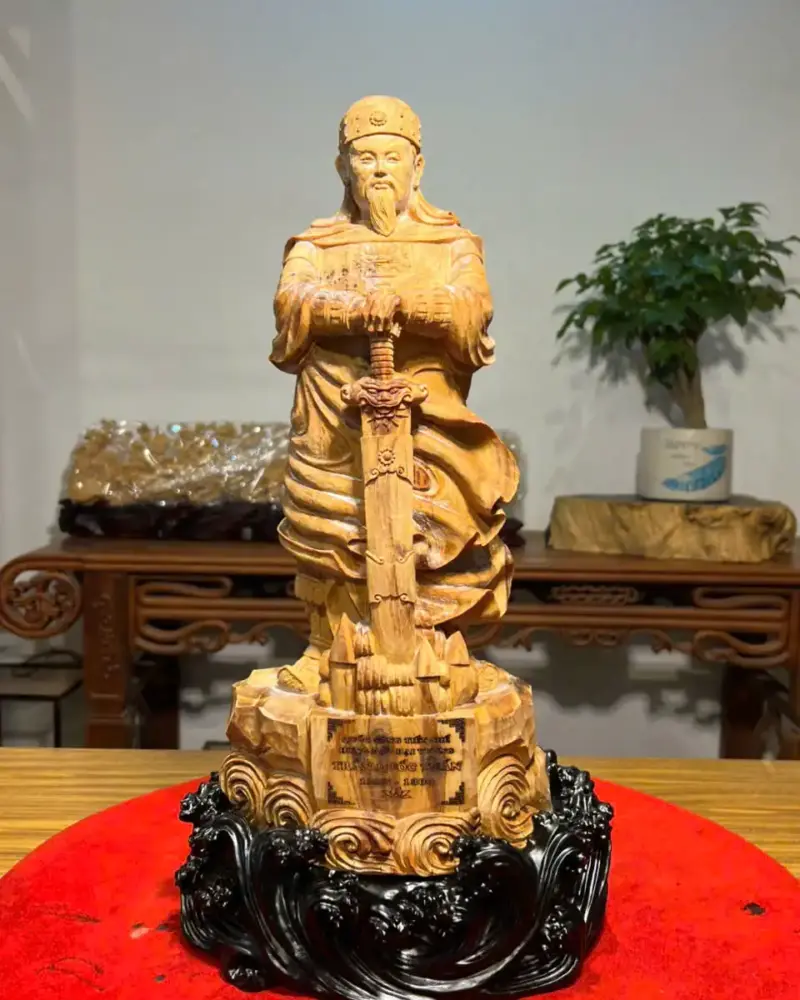 Tượng Trần Quốc Tuấn Gỗ Hoàng Đàn Cao 47cm
