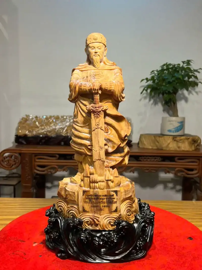 Tượng Trần Quốc Tuấn Gỗ Hoàng Đàn Cao 47cm