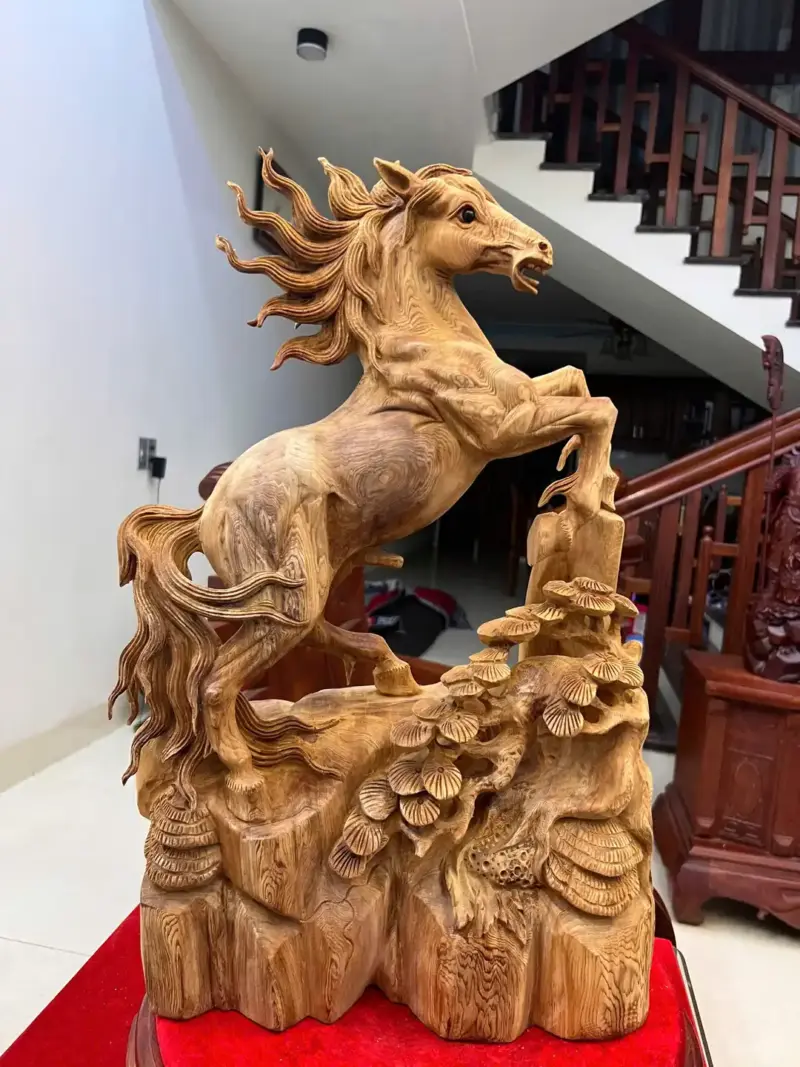 6_Nhất Mã Gỗ Ngọc Am Chất Gỗ Già Thơm Giá 4.200 Triệu Kích Thước Cao 59cm, Ngang 37cm, Sâu 20cm Tượng Nhất Mã Gỗ Ngọc Am Chất Gỗ Già Thơm Cao 59cm