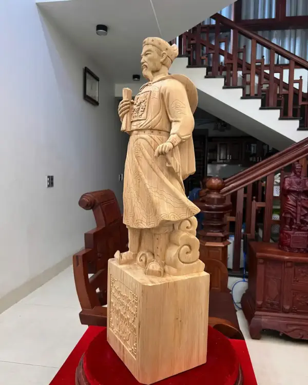 6_Trần Quốc Tuấn Gỗ Ngọc Am Liền Khối Giá 5.200 Triệu Kích Thước Cao 80cm, Ngang 23cm, Sâu 18cm Tượng Trần Quốc Tuấn Gỗ Ngọc Am Liền Khối Cao 80cm