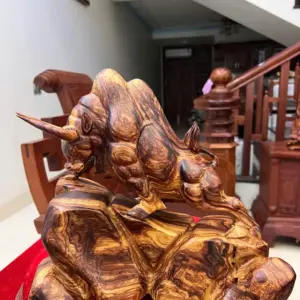 Tượng Bò Tót Gỗ Cẩm Việt Vân Chun Sụn Liền Khối G5045