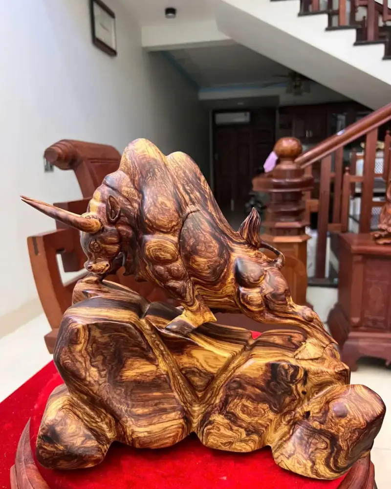 Tượng Bò Tót Gỗ Cẩm Việt Vân Chun Sụn Liền Khối G5045