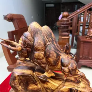 Tượng Bò Tót Gỗ Cẩm Việt Vân Chun Sụn Liền Khối G5045