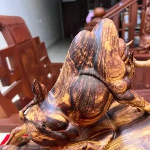 Tượng Bò Tót Gỗ Cẩm Việt Vân Chun Sụn Liền Khối G5045