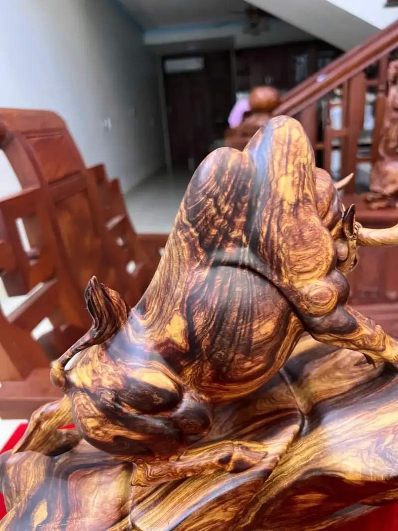 Tượng Bò Tót Gỗ Cẩm Việt Vân Chun Sụn Liền Khối G5045