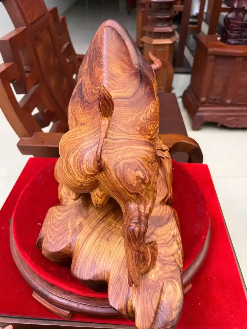 Tượng Bò Tót Gỗ Cẩm Việt Bám Chun To Đẹp Liền Khối G5127