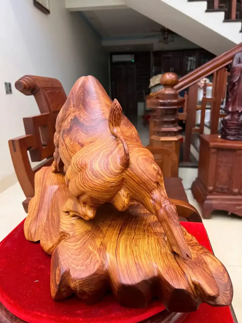 Tượng Bò Tót Gỗ Cẩm Việt Bám Chun To Đẹp Liền Khối G5127