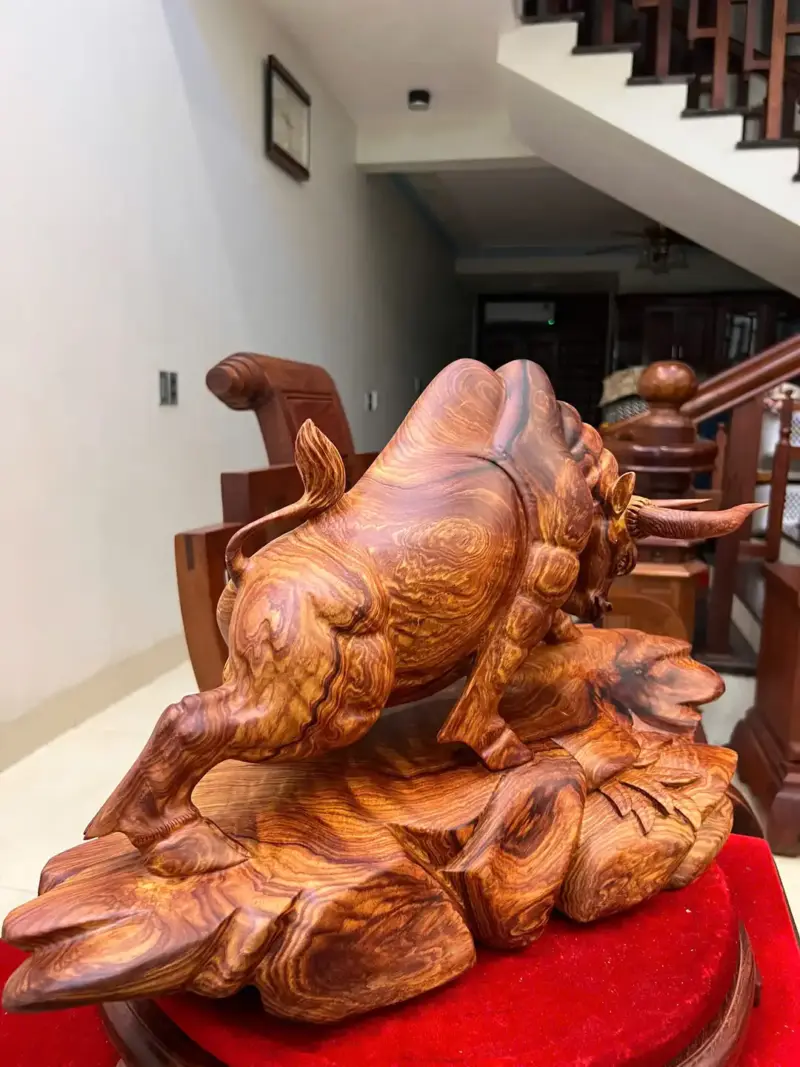 Tượng Bò Tót Gỗ Cẩm Việt Bám Chun To Đẹp Liền Khối G5127