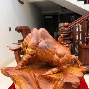 Tượng Bò Tót Gỗ Cẩm Việt Bám Chun To Đẹp Liền Khối G5127