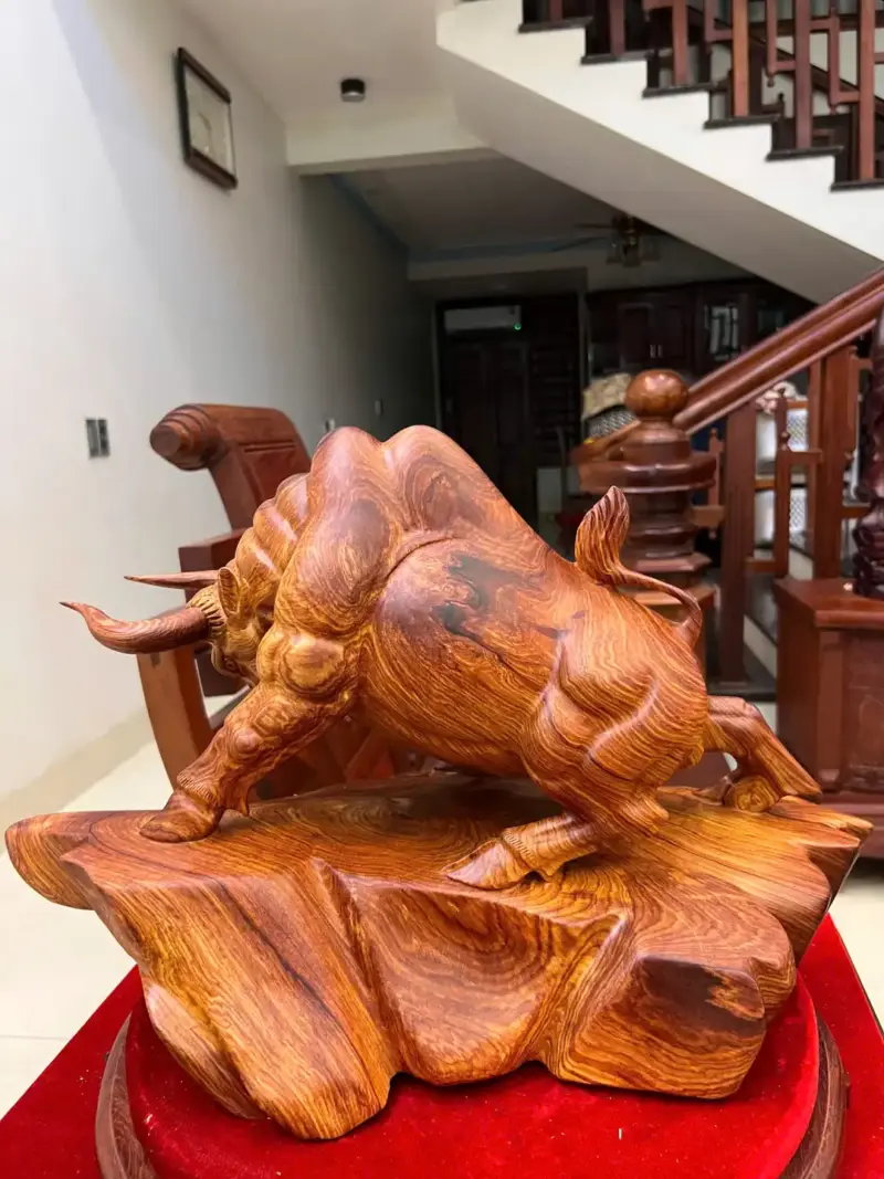 Tượng Bò Tót Gỗ Cẩm Việt Bám Chun To Đẹp Liền Khối G5127