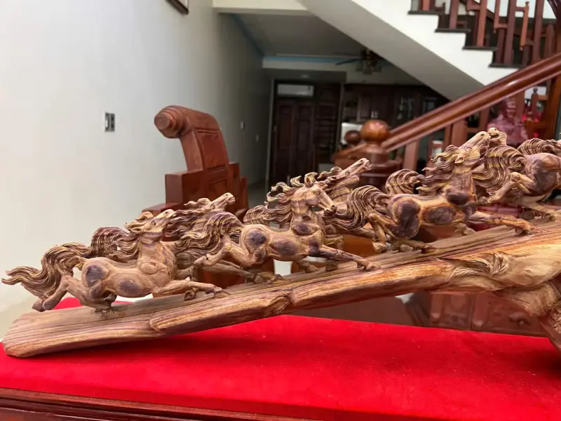 Tượng Cầu Bát Mã Gỗ Sưa Bắc Phôi Gỗ Già Tím Lịm Liền 100% Có Sơn G5003