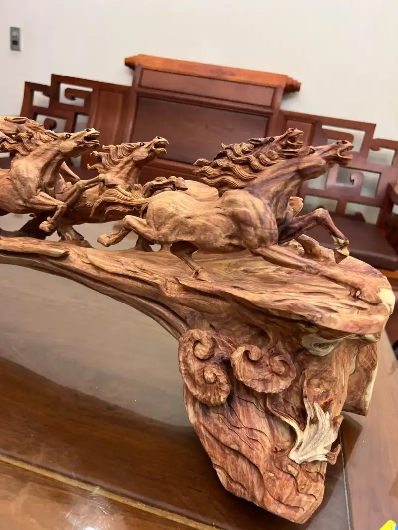 Tượng Cầu Bát Mã Gỗ Sưa Bắc To Đẹp Liền Khối Đục Kỹ Vân Tím Có Sơn G5004