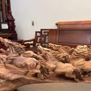 Tượng Cầu Bát Mã Gỗ Sưa Bắc To Đẹp Liền Khối Đục Kỹ Vân Tím Có Sơn G5004