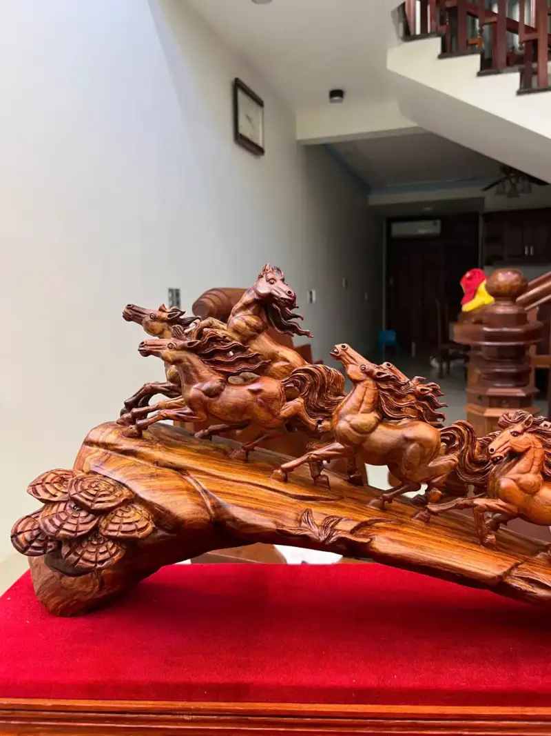 Tượng Cầu Bát Mã Gỗ Sưa Bắc Liền Khối Hàng Đục Kỹ Đẹp G5115