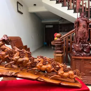 Tượng Cầu Bát Mã Gỗ Sưa Bắc Liền Khối Hàng Đục Kỹ Đẹp G5115