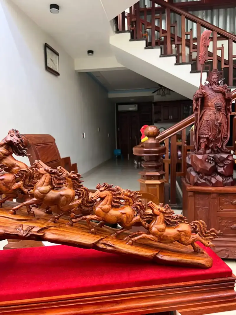 Tượng Cầu Bát Mã Gỗ Sưa Bắc Liền Khối Hàng Đục Kỹ Đẹp G5115