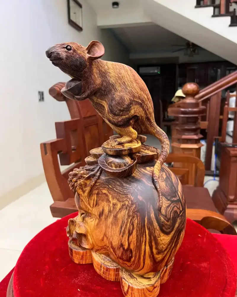 Tượng Chuột Bê Vàng Gỗ Cẩm Việt Siêu Vân Liền Khối G5000