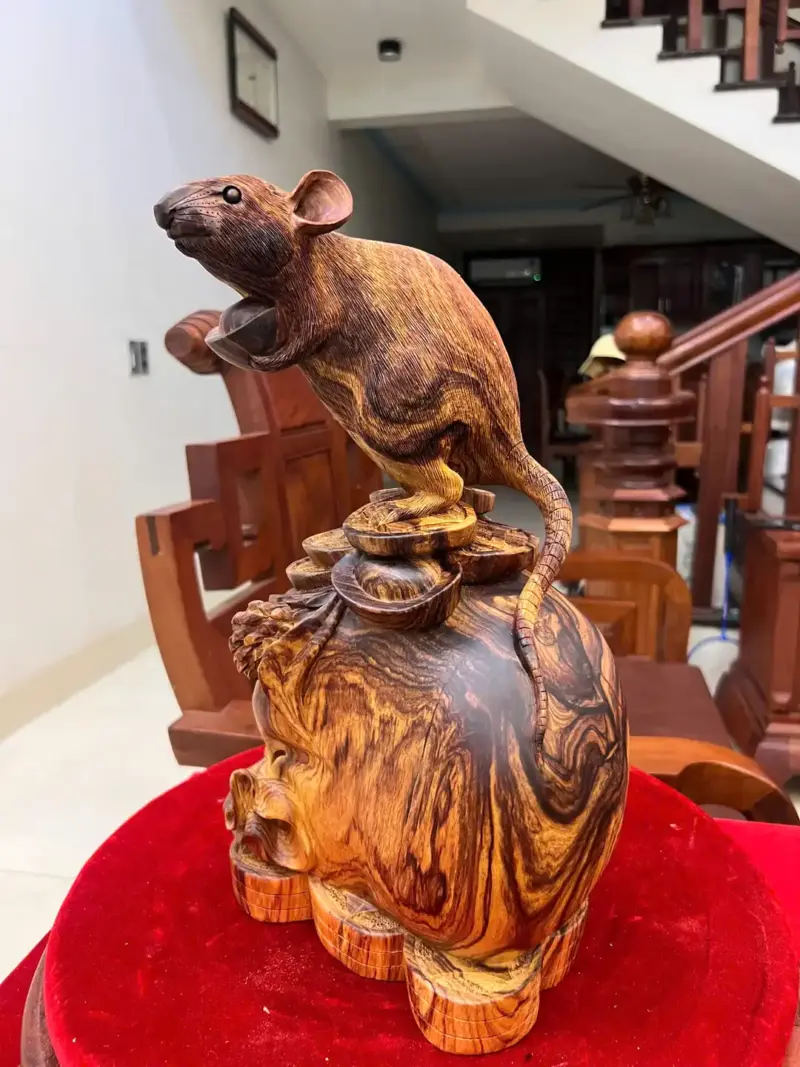 Tượng Chuột Bê Vàng Gỗ Cẩm Việt Siêu Vân Liền Khối G5000