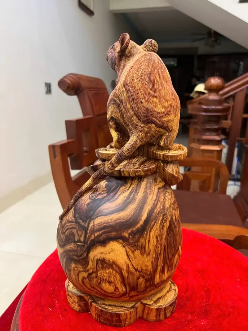 Tượng Chuột Bê Vàng Gỗ Cẩm Việt Siêu Vân Liền Khối G5000