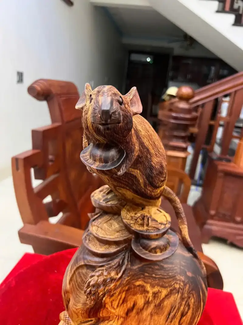 Tượng Chuột Bê Vàng Gỗ Cẩm Việt Siêu Vân Liền Khối G5000