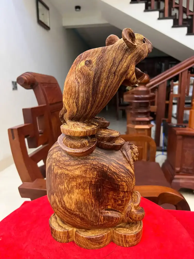 Tượng Chuột Bê Vàng Gỗ Cẩm Việt Siêu Vân Liền Khối G5000
