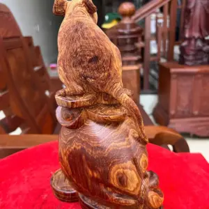 Tượng Chuột Bê Vàng Gỗ Cẩm Việt Siêu Vân Liền Khối G5143