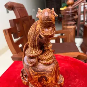 Tượng Chuột Bê Vàng Gỗ Cẩm Việt Siêu Vân Liền Khối G5143