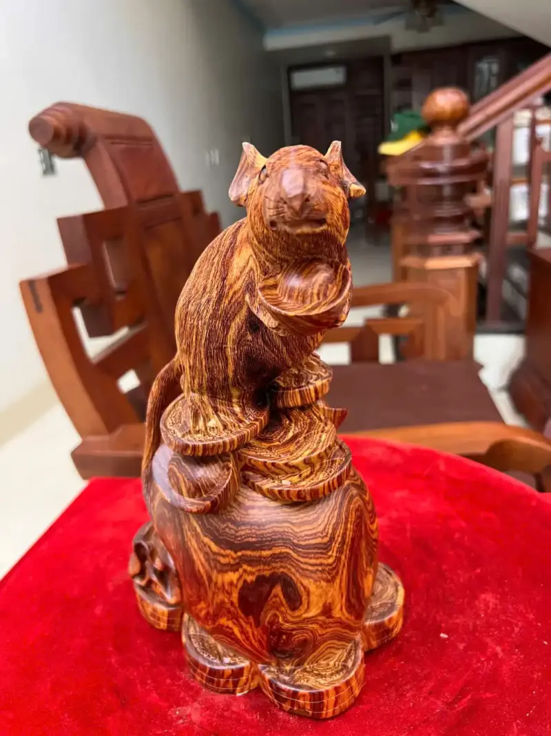 Tượng Chuột Bê Vàng Gỗ Cẩm Việt Siêu Vân Liền Khối G5143