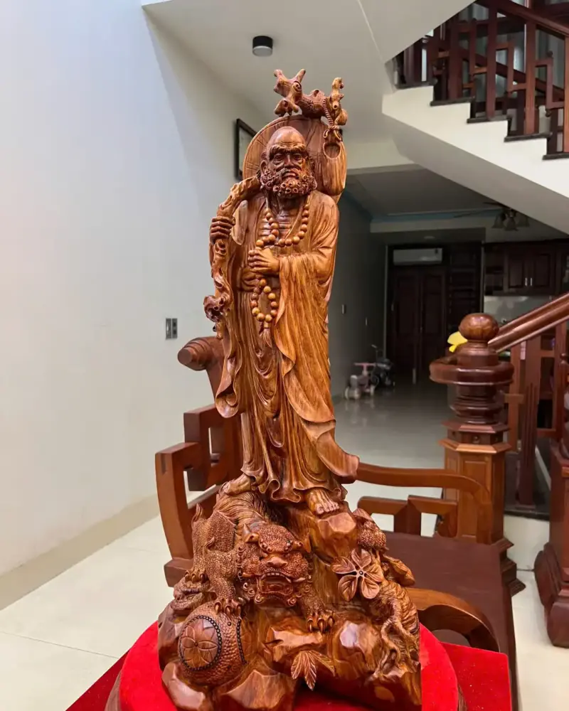 cu-at-ma-ung-nge-go-sua-bac-G5091-2_Cụ Đạt Ma Đứng Ngê Gỗ Sưa Bắc Liền Khối Đục Đẹp Kỹ Sắc Nét Giá 11.300 Triệu Kích Thước Cao 72cm, Ngang 32cm, Sâu 27cm Tượng Cụ Đạt Ma Đứng Nghê Gỗ Sưa Bắc Liền Khối Đục Đẹp Kỹ Sắc Nét G5091