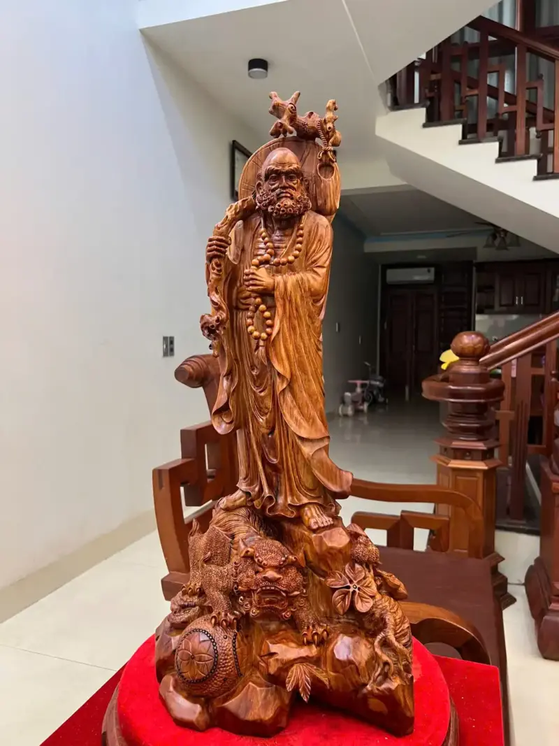 Tượng Cụ Đạt Ma Đứng Nghê Gỗ Sưa Bắc Liền Khối Đục Đẹp Kỹ Sắc Nét G5091