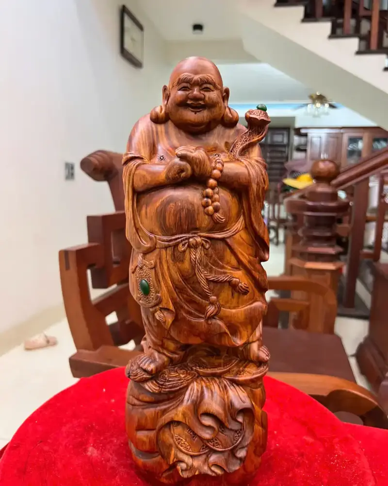 di-lac-chuc-phuc-go-sua-bac-G5129-2_1_Di Lặc Chúc Phúc Gỗ Sưa Bắc Liền Đẹp Giá 4 Tr Kích Thước Cao 40cm, Ngang 14cm, Sâu 12cm Tượng Di Lặc Chúc Phúc Gỗ Sưa Bắc Liền Đẹp G5129