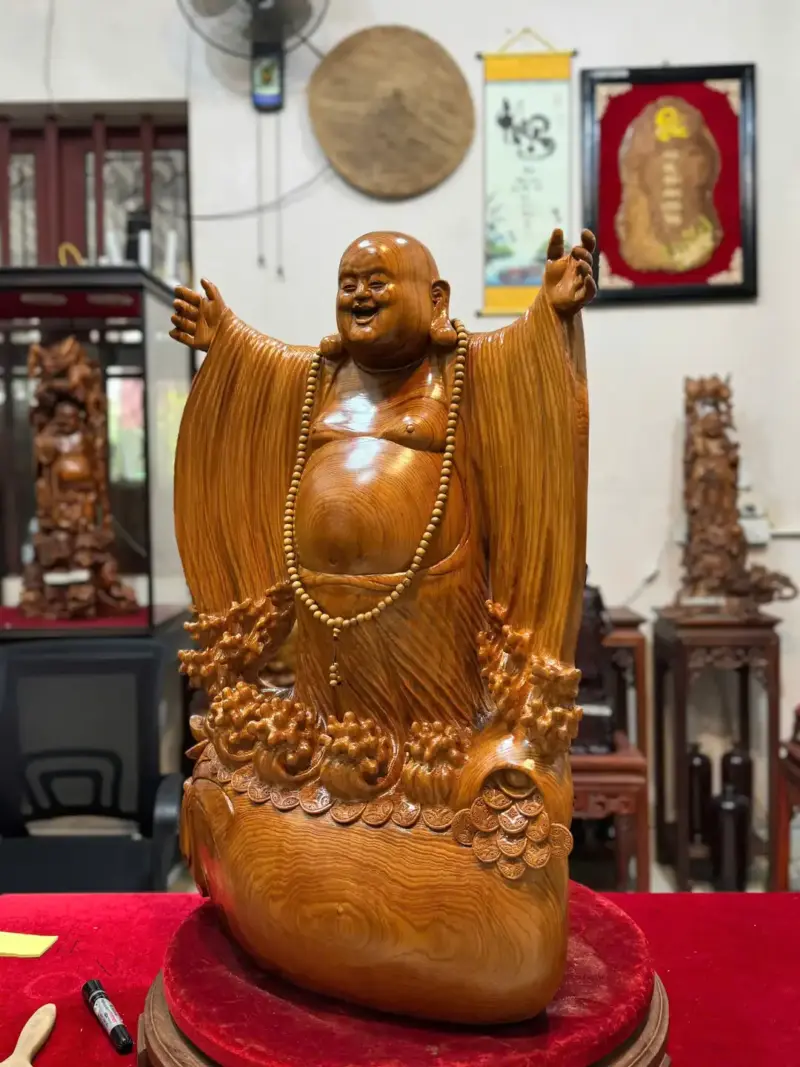 Tượng Di Lặc Nghênh Hỷ Tứ Phương Gỗ Ngọc Am Thơm Hàng Đục Tay Liền Khối G5294