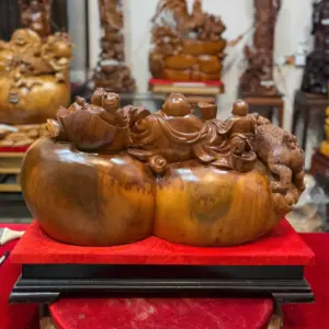 Tượng Di Lặc Tam Phúc Thuần Nghê Gỗ Nu Ngọc Am Hàng Đẹp Liền Khối Tặng Kỷ Đỏ G5311