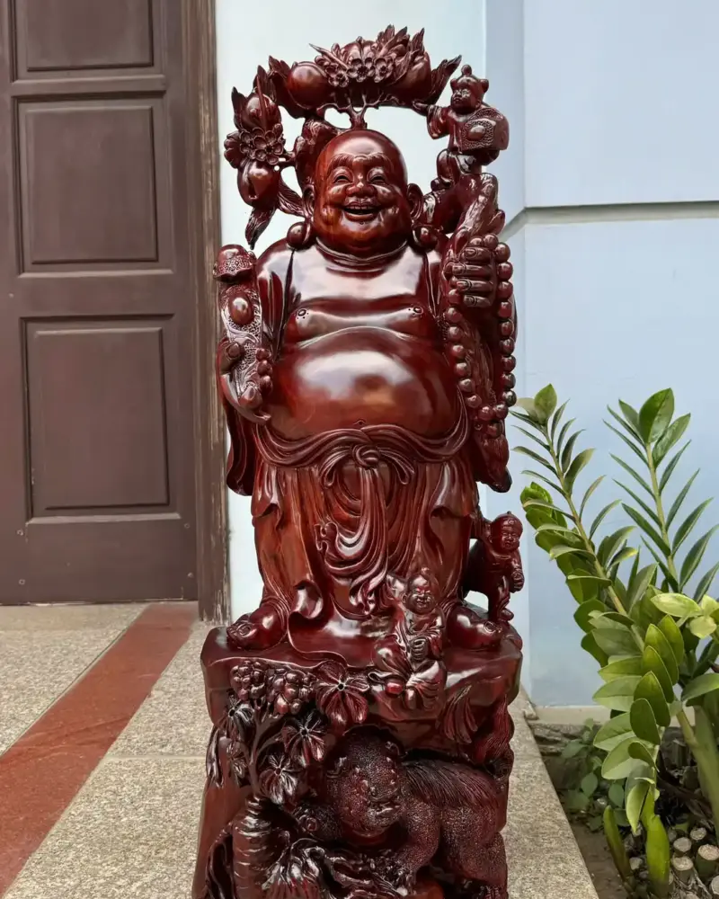 Tượng Di Lặc Tam Phúc Thuần Nghê Hàng Kỹ Đẹp Trạm Tay Sắc Nét Gỗ Tử Đàn Liền Khối G5312