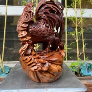 Tượng Gà Trống Đứng Bao Tiền Gỗ Ngọc Am Thơm Bám Nu Liền Khối G5325
