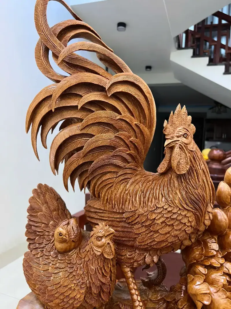 gia-inh-ga-go-ngoc-am-G5089-6_Gia Đình Gà Gỗ Ngọc Am Liền Khối Hàng Đục Kỹ Đẹp Giá 8.500 Triệu Kích Thước Cao 70cm, Ngang 50cm, Sâu 18cm Tượng Gia Đình Gà Gỗ Ngọc Am Liền Khối Hàng Đục Kỹ Đẹp G5089