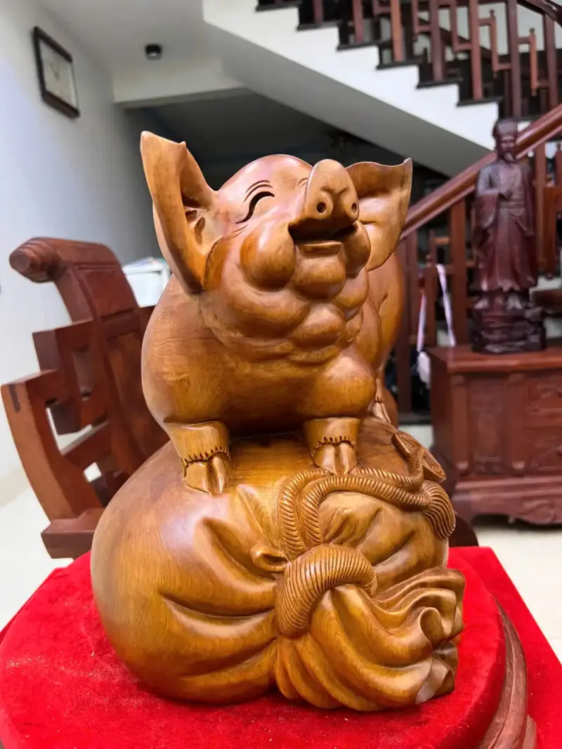 Tượng Heo Nằm Bao Tiền Gỗ Ngọc Am Liền Khối Chất Nặng G5147