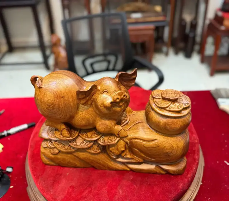 Tượng Heo Tiền Vàng Gỗ Hương Liền Khối G5331