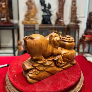 Tượng Heo Tiền Vàng Gỗ Hương Liền Khối G5331
