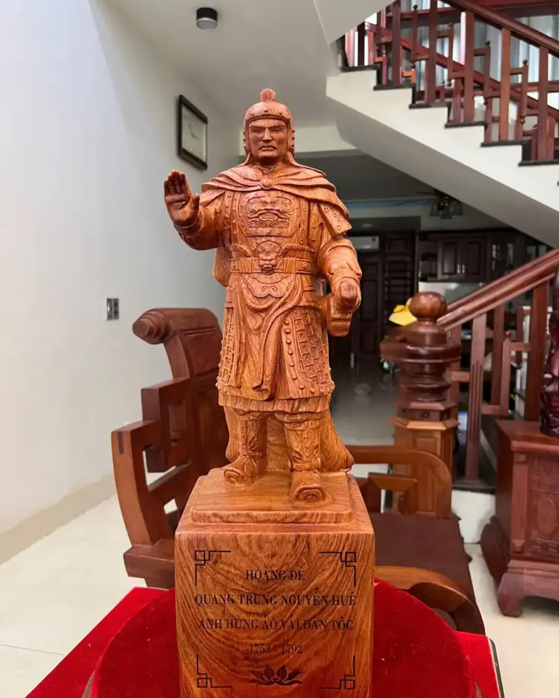 Tượng Hoàng Đế Quang Trung Gỗ Hương Đá Liền Khối G5063