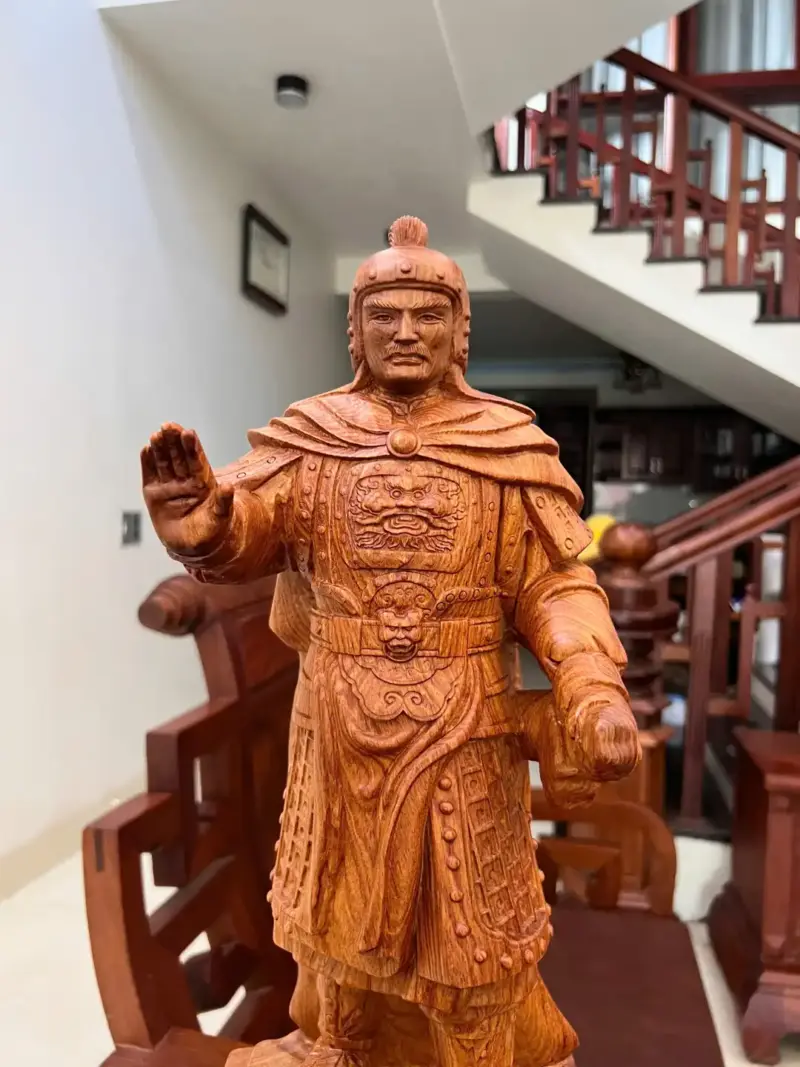 Tượng Hoàng Đế Quang Trung Gỗ Hương Đá Liền Khối G5063