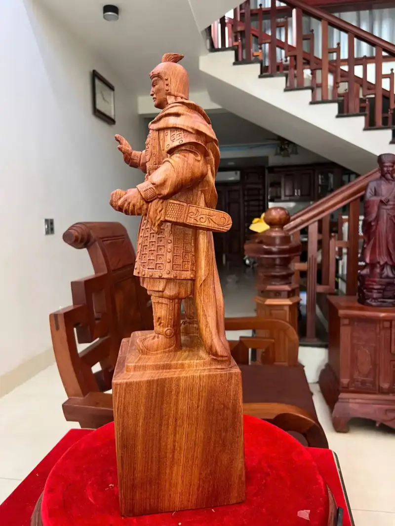 Tượng Hoàng Đế Quang Trung Gỗ Hương Đá Liền Khối G5063