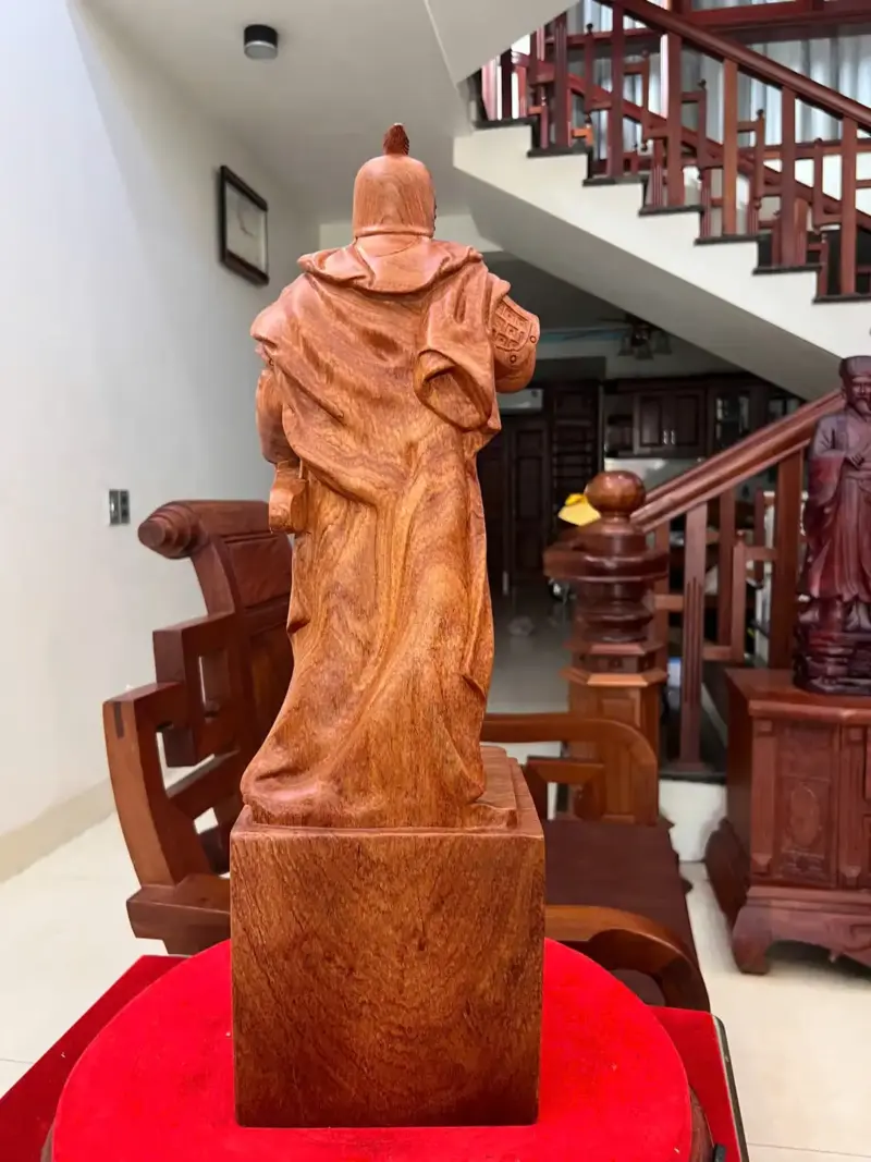 Tượng Hoàng Đế Quang Trung Gỗ Hương Đá Liền Khối G5063