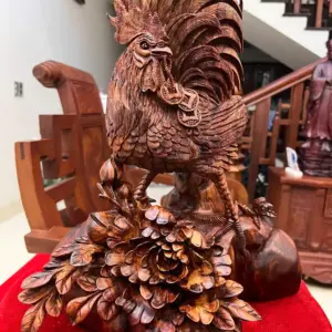 Tượng Nhất Kê Gỗ Sưa Bắc Liền Khối Chất Gỗ Già Tím Lịm Hàng Nghệ Nhân Tắc Kê G5013