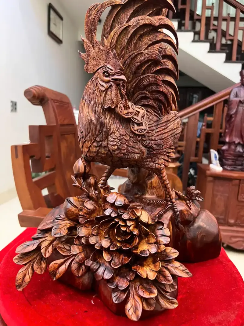 Tượng Nhất Kê Gỗ Sưa Bắc Liền Khối Chất Gỗ Già Tím Lịm Hàng Nghệ Nhân Tắc Kê G5013