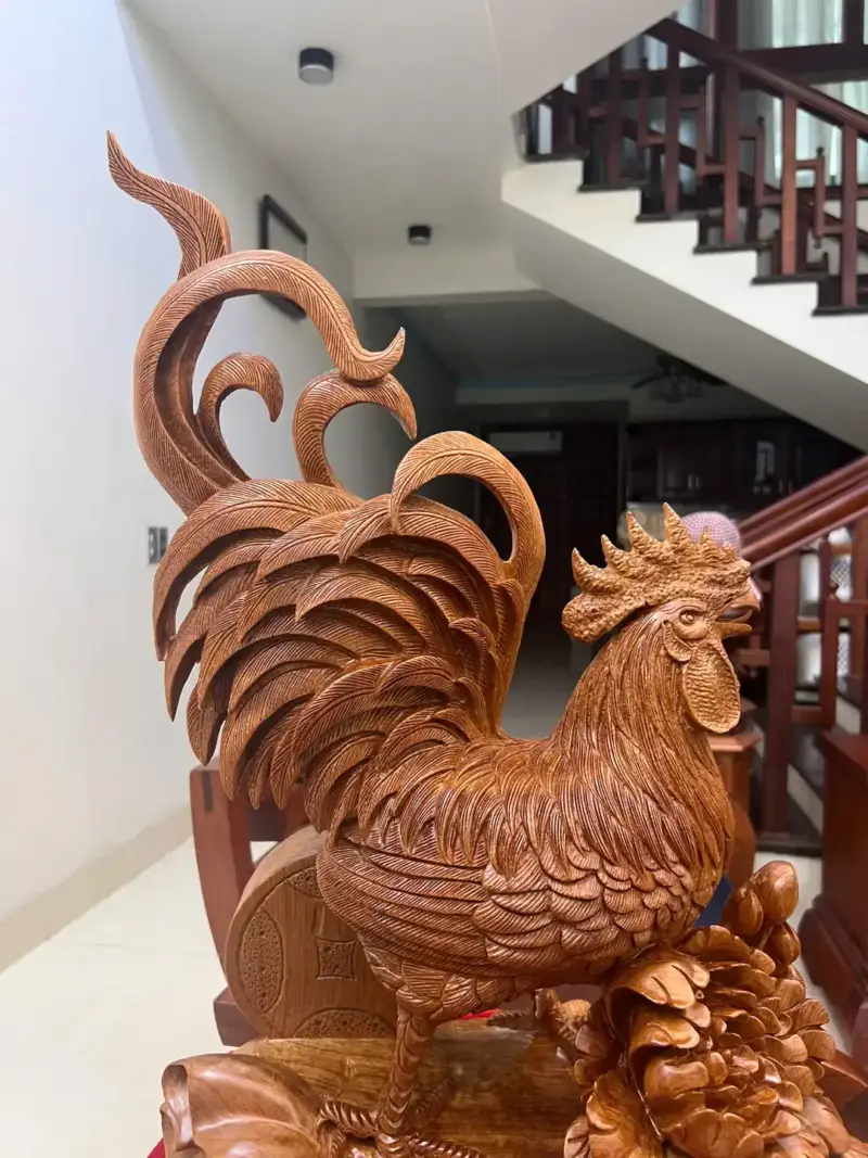 Tượng Nhất Kê Đứng Bao Tiền Gỗ Ngọc Am Liền Khối G5135