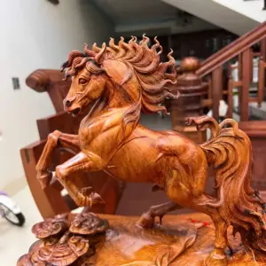 Tượng Nhất Mã Gỗ Cẩm Việt Liền Khối G5016