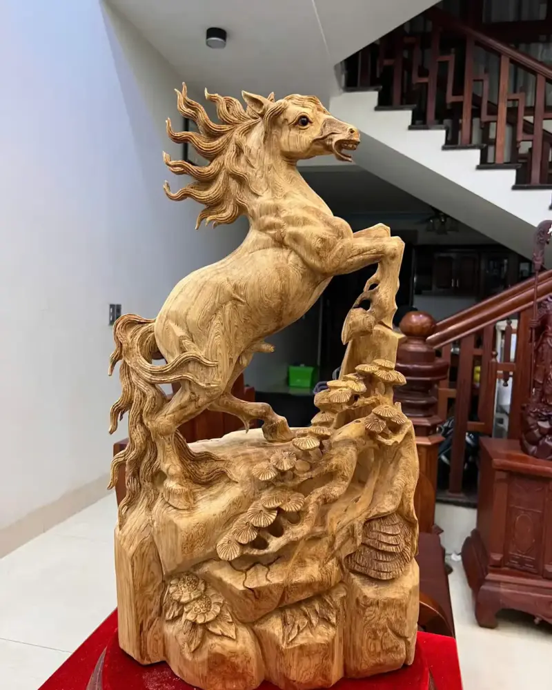 Tượng Nhất Mã Phi Thiên Gỗ Ngọc Am Liền Khối Chất Gỗ Già Nặng Thơm G5020