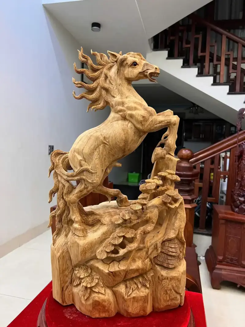 Tượng Nhất Mã Phi Thiên Gỗ Ngọc Am Liền Khối Chất Gỗ Già Nặng Thơm G5020