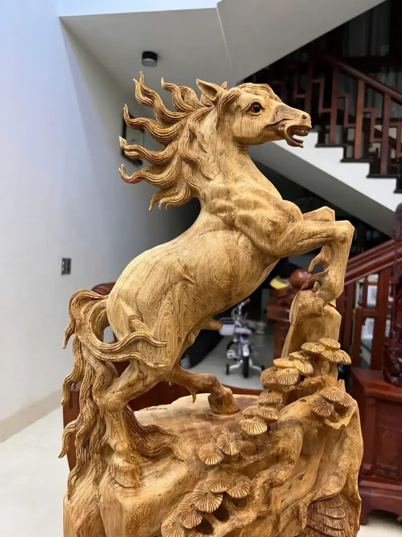 Tượng Nhất Mã Phi Thiên Gỗ Ngọc Am Liền Khối Chất Gỗ Già Nặng Thơm G5020